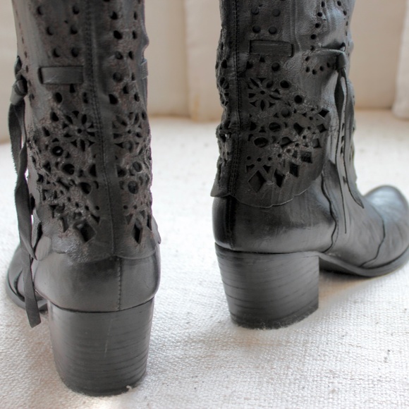 Fugitive Knee High Black Leather Boots - Picture 7 of 10